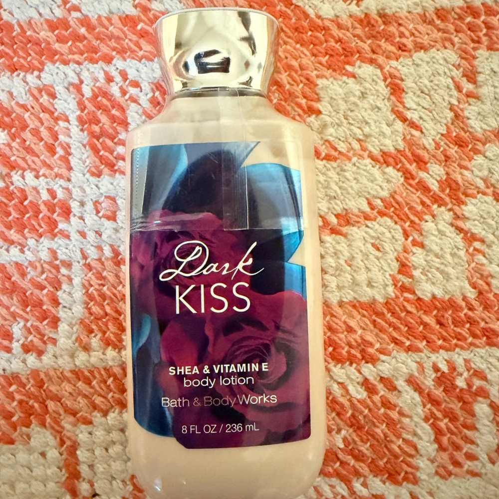 New! Bath & Body Works Dark Kiss Body Lotion